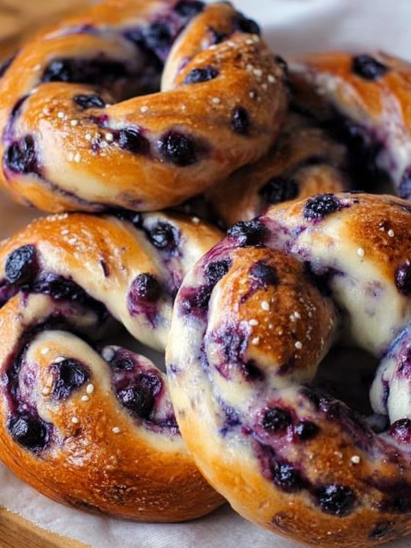 4 Ingredient Blueberry Bagel