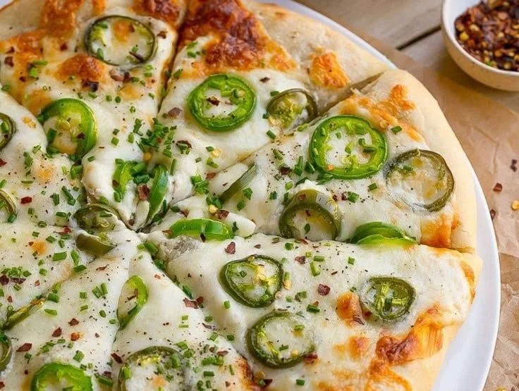 Delicious Jalapeño Popper Pizza topped with jalapeños, cheese, and savory spices.