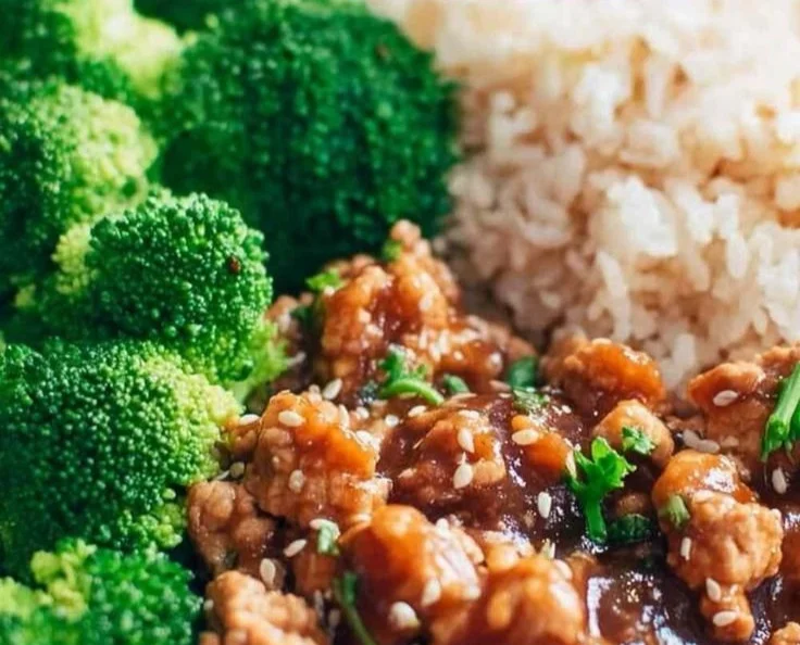 Sweet and Spicy Ground Turkey Broccoli Bowls served in a bowl
